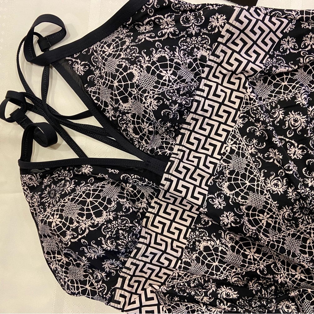 🔥 ALEX MARIE 🔥 Swim top 🔥 New with tags! 🔥 Beach PLEASE 💗